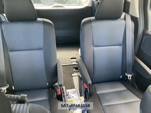 Toyota VOXY 2014-03 8415752-12