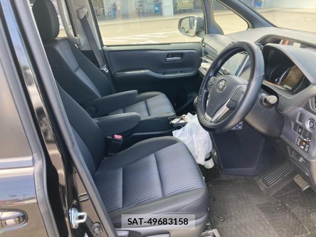 Toyota VOXY 2014-03 8415752-15