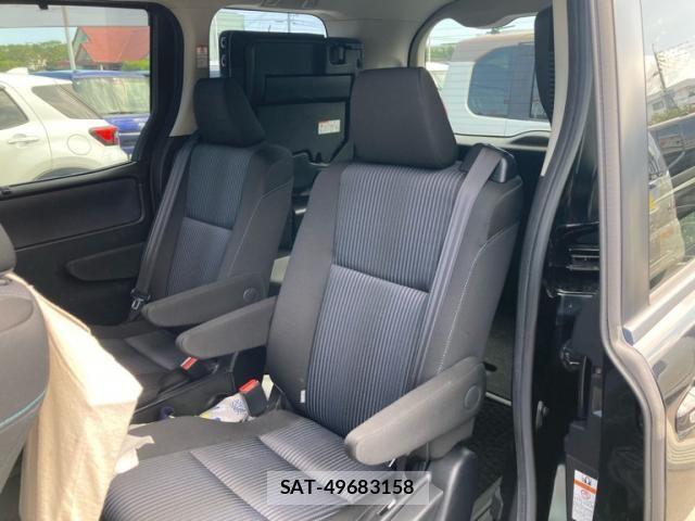 Toyota VOXY 2014-03 8415752-21