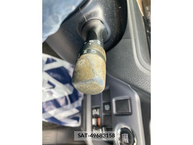 Toyota VOXY 2014-03 8415752-23