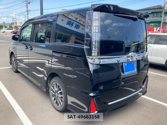 Toyota VOXY 2014-03 8415752-4