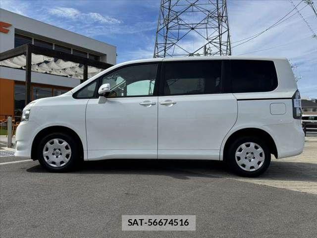 Toyota VOXY 2009-04 8415772-10