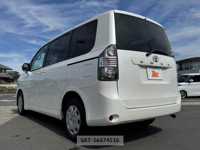 Toyota VOXY 2009-04 8415772-12