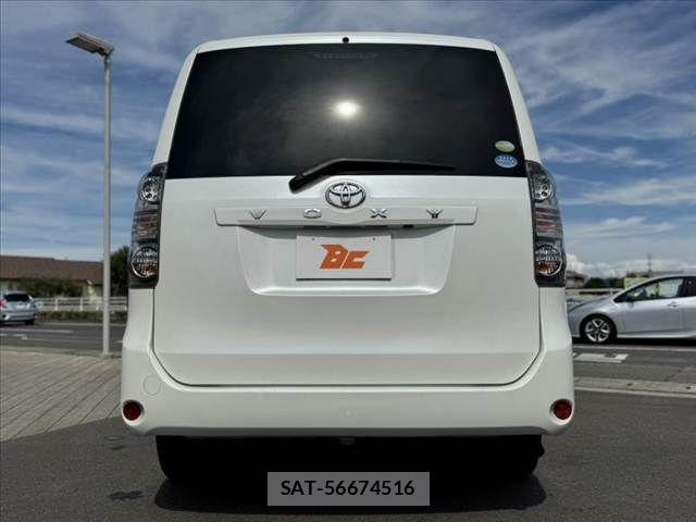 Toyota VOXY 2009-04 8415772-13