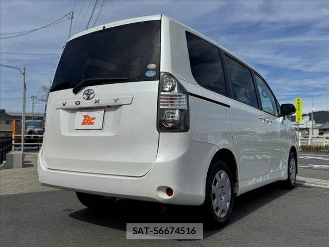 Toyota VOXY 2009-04 8415772-14