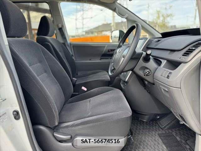 Toyota VOXY 2009-04 8415772-15