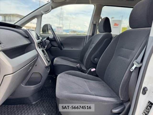 Toyota VOXY 2009-04 8415772-16