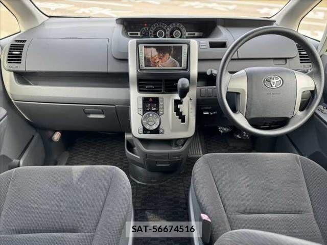 Toyota VOXY 2009-04 8415772-1