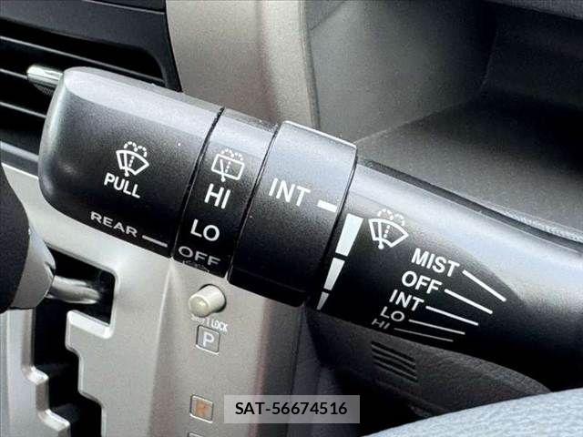 Toyota VOXY 2009-04 8415772-22