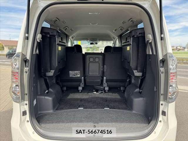 Toyota VOXY 2009-04 8415772-4