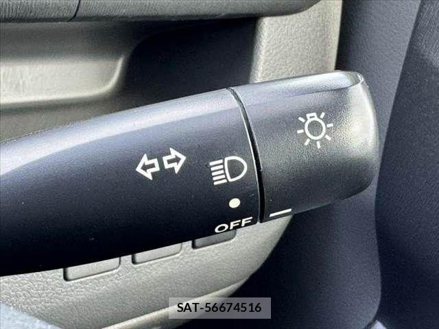 Toyota VOXY 2009-04 8415772-6