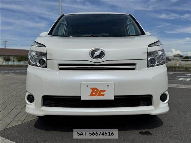 Toyota VOXY 2009-04 8415772-8
