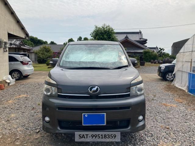 Toyota VOXY 2012-02 8415773-0