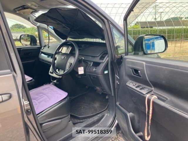 Toyota VOXY 2012-02 8415773-11