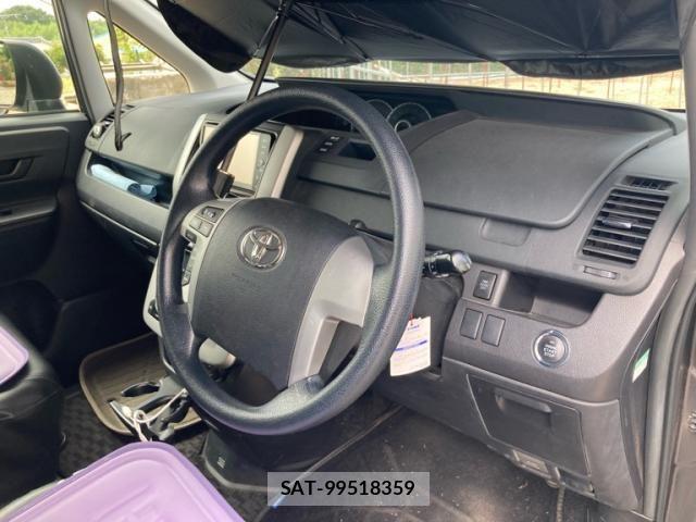 Toyota VOXY 2012-02 8415773-12