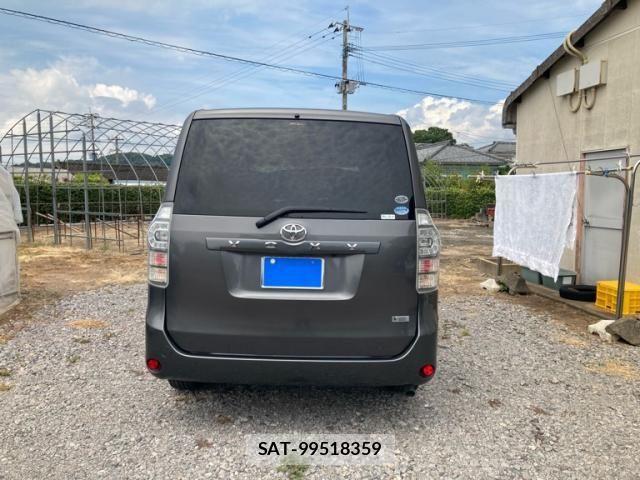 Toyota VOXY 2012-02 8415773-3