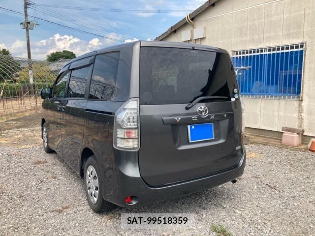 Toyota VOXY 2012-02 8415773-5
