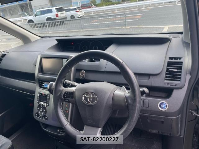 Toyota VOXY 2011-10 8415771-9