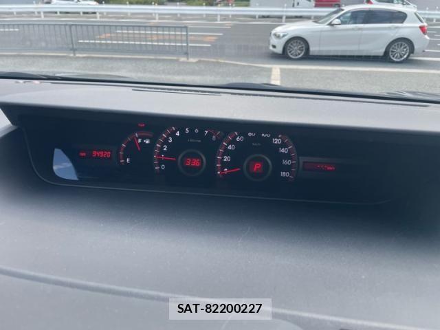 Toyota VOXY 2011-10 8415771-11