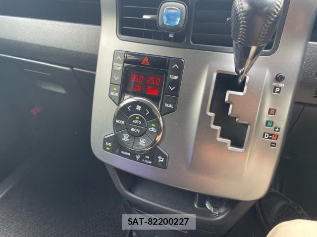 Toyota VOXY 2011-10 8415771-14