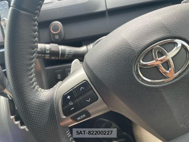 Toyota VOXY 2011-10 8415771-16