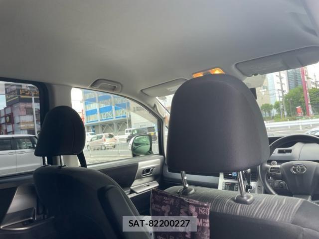 Toyota VOXY 2011-10 8415771-21