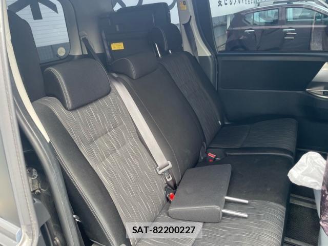 Toyota VOXY 2011-10 8415771-22