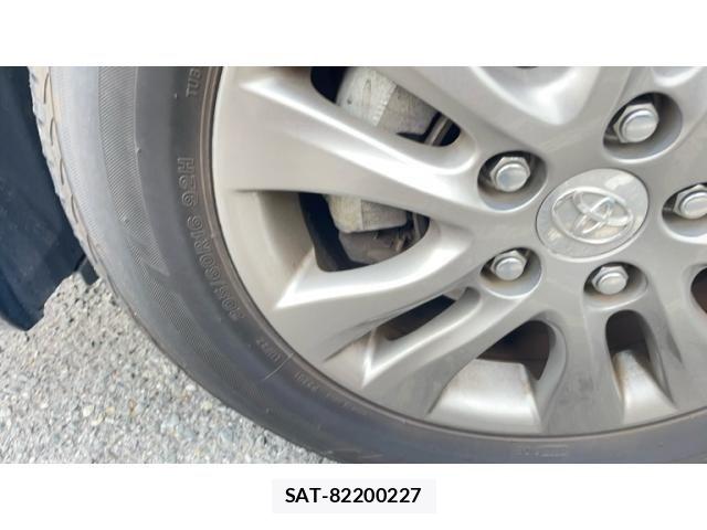 Toyota VOXY 2011-10 8415771-26