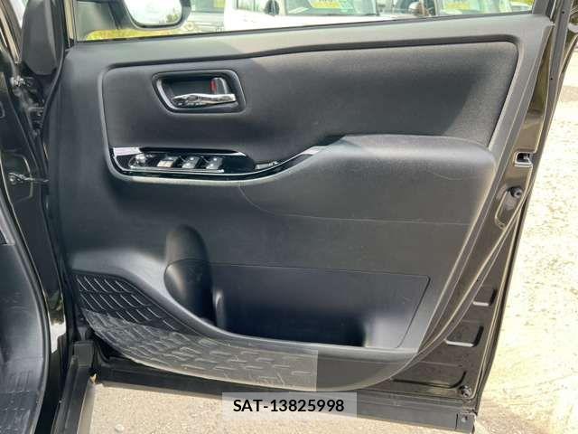 Toyota VOXY 2018-02 8415748-7