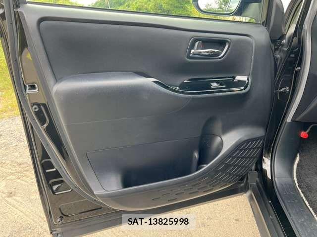 Toyota VOXY 2018-02 8415748-9