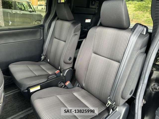Toyota VOXY 2018-02 8415748-11