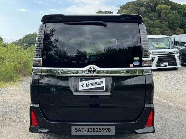 Toyota VOXY 2018-02 8415748-4