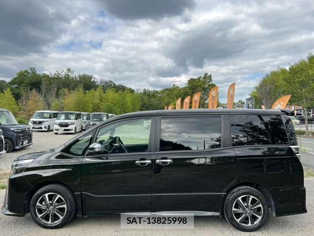 Toyota VOXY 2018-02 8415748-5