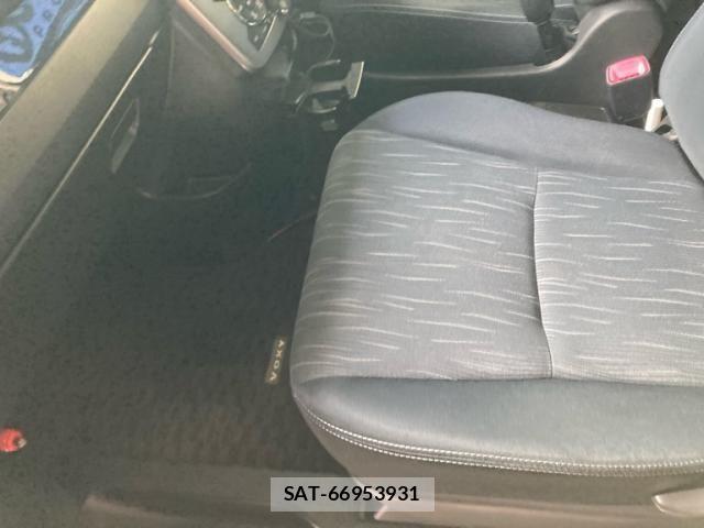 Toyota VOXY 2012-03 8415770-12