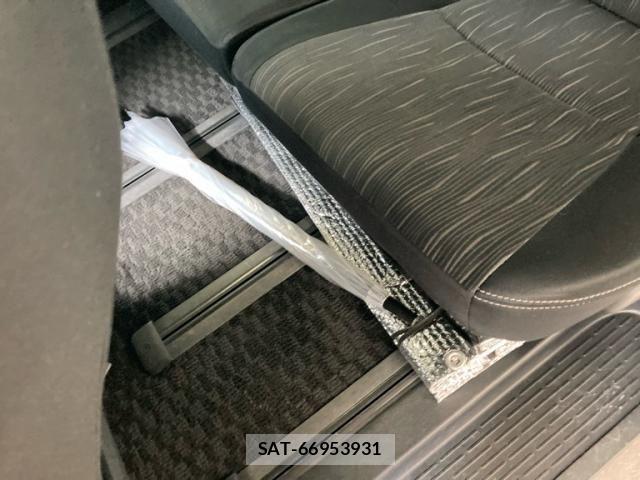Toyota VOXY 2012-03 8415770-15