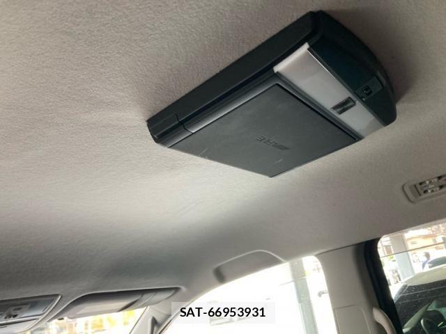 Toyota VOXY 2012-03 8415770-17