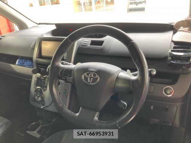 Toyota VOXY 2012-03 8415770-20