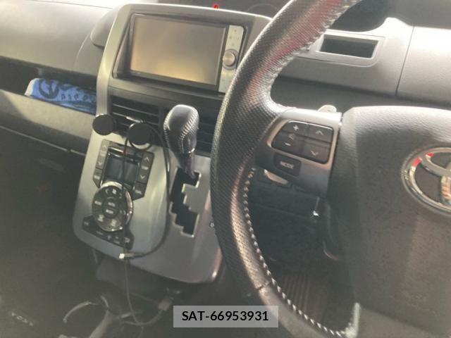 Toyota VOXY 2012-03 8415770-21