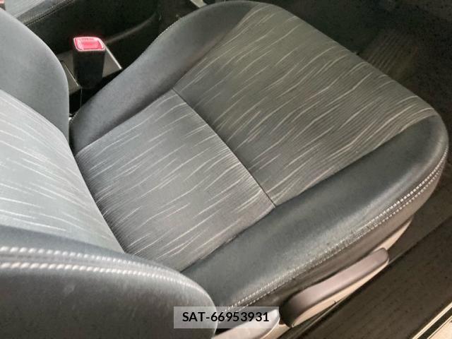 Toyota VOXY 2012-03 8415770-23