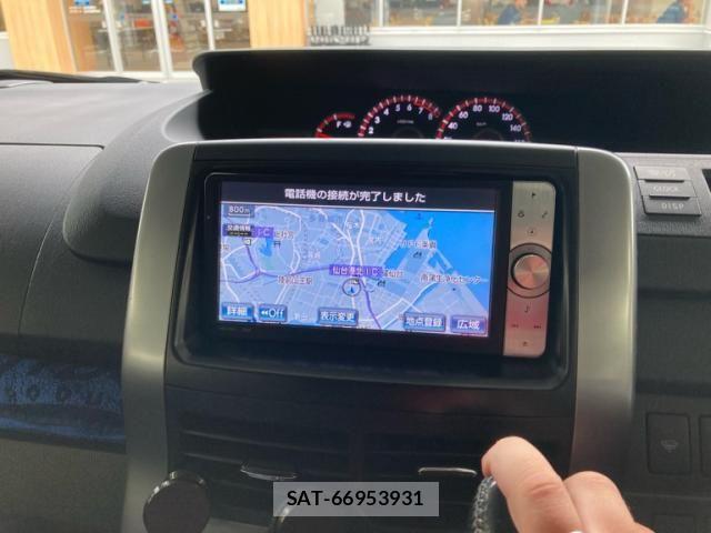 Toyota VOXY 2012-03 8415770-26