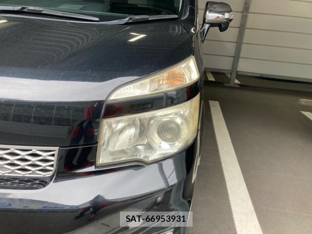 Toyota VOXY 2012-03 8415770-3