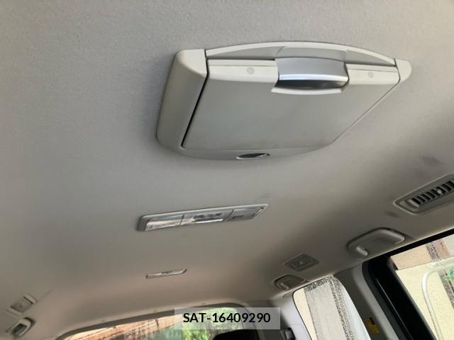 Toyota VOXY 2009-06 8415779-19