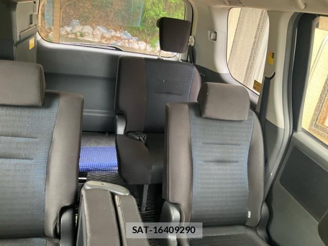 Toyota VOXY 2009-06 8415779-20