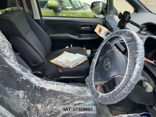 Toyota VOXY 2014-10 8415768-12