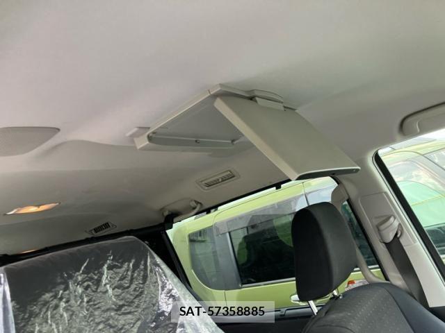 Toyota VOXY 2014-10 8415768-13