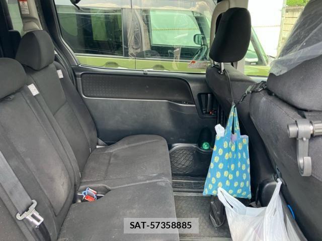 Toyota VOXY 2014-10 8415768-14