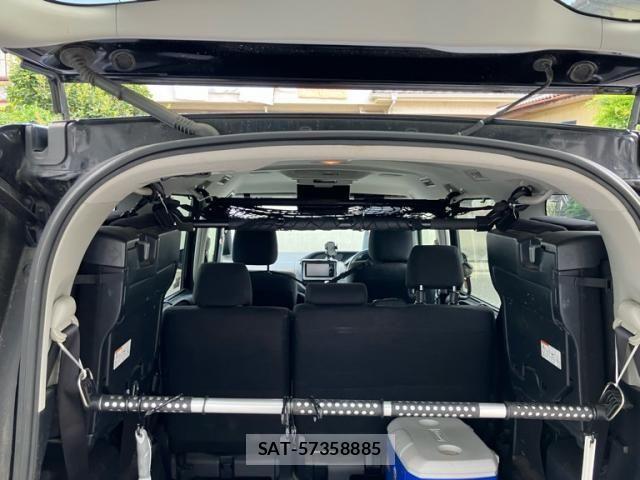Toyota VOXY 2014-10 8415768-15