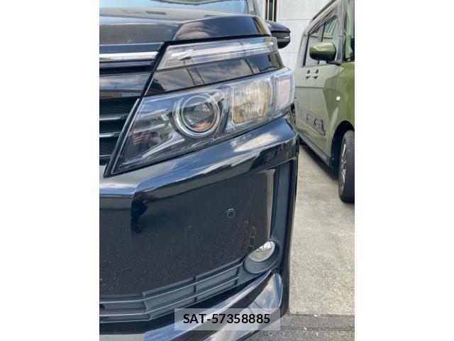 Toyota VOXY 2014-10 8415768-1