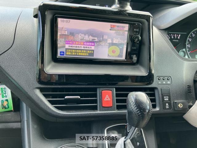 Toyota VOXY 2014-10 8415768-22