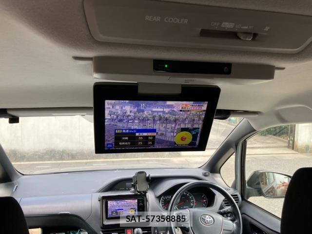 Toyota VOXY 2014-10 8415768-24